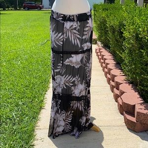 New Directions Black Floral Design Skirt